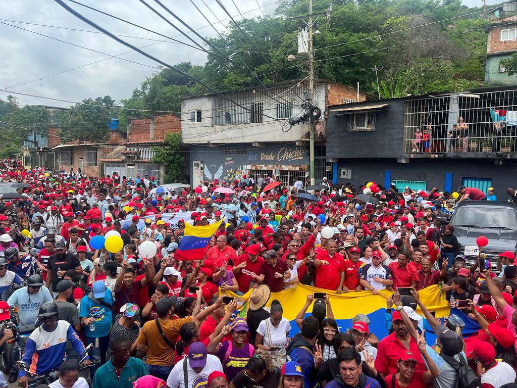 Guarenas marched in support of President Maduro and in rejection of sanctions