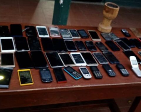 In prison search, 53 cell phones, drinks, weapons and firecrackers are discovered