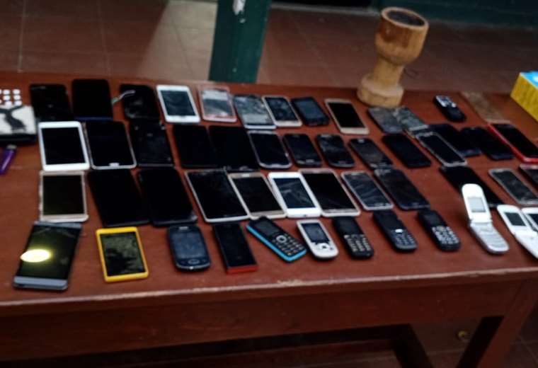 In prison search, 53 cell phones, drinks, weapons and firecrackers are discovered