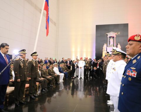 Maduro promoted 167 generals and admirals and says that the FAN is deeply Chavista