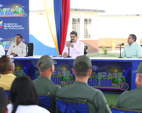 Maduro says that they have delivered 4 million 600 thousand homes and offers support to entrepreneurs