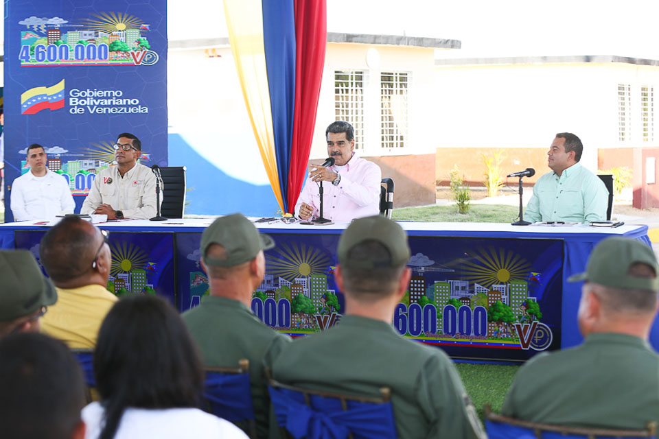 Maduro says that they have delivered 4 million 600 thousand homes and offers support to entrepreneurs