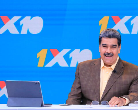 Maduro to Capriles: Get your batteries on and stop being lazy, you're lazy