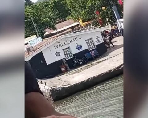 Police and Port Company dismantle offices of businessman Milton Arcia, on the Island of Ometepe