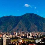 Politicians dedicate a message to Caracas on social networks from their point of view