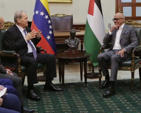 President of the National Assembly receives his Palestinian counterpart