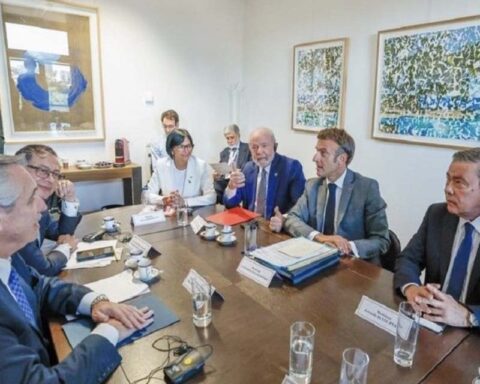 Presidents met Rodríguez and Blyde at the EU-Celac summit to resume negotiations