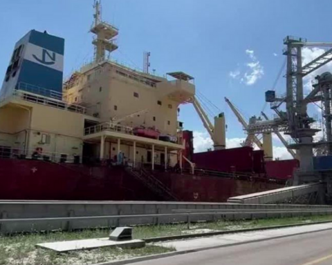 Russia bombs Ukrainian grain terminals and Putin further deepens his isolation
