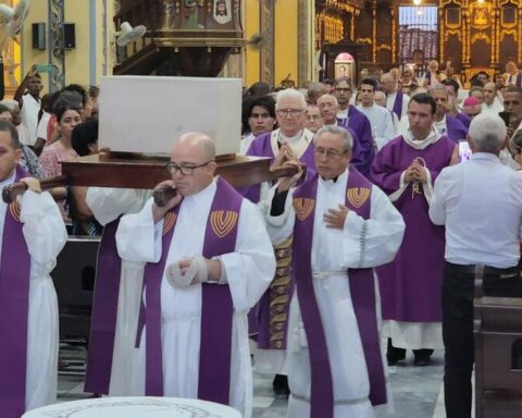 The Cuban Police prevents '14ymedio' from accessing the burial of the bishop who defied Raúl Castro