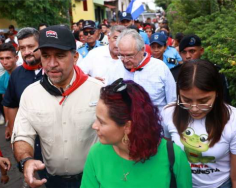 They criticize the Colombian ambassador in Nicaragua for participating in the Sandinista march