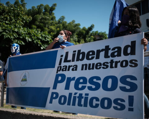 They promote a campaign for the release of the more than 60 political prisoners in Nicaragua