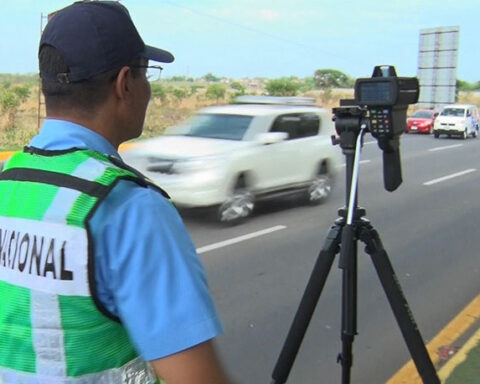 Agentes de tránsito de la Policía de Nicaragua multarán a los conductores que pasen los noventa kilómetros por hora. Foto: tomada de NuevaYa