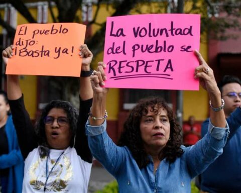 Uncertainty over the presidential ballot grows in Guatemala