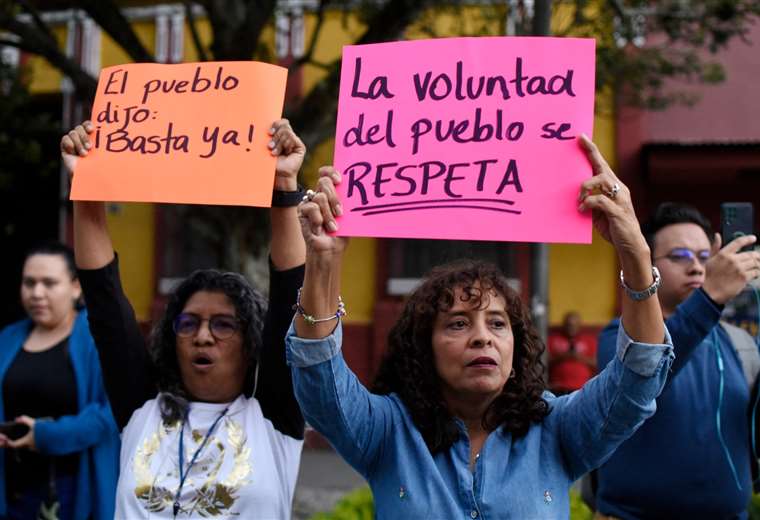 Uncertainty over the presidential ballot grows in Guatemala