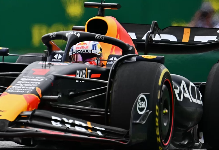 Verstappen rides alone to sign another victory in Austria