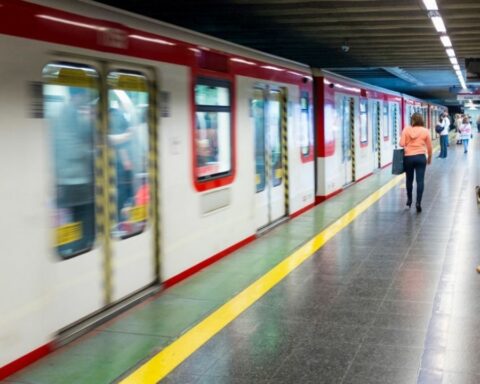 ¿Quieres trabajar en el Metro de Santiago? Estas son las vacantes con sueldos de casi 4 millones