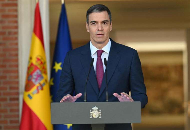 After announcing that he is continuing, Pedro Sánchez would aim for a "democratic regeneration"