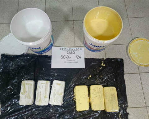 Cocaine is discovered in paint buckets at the Santa Cruz Bimodal Terminal