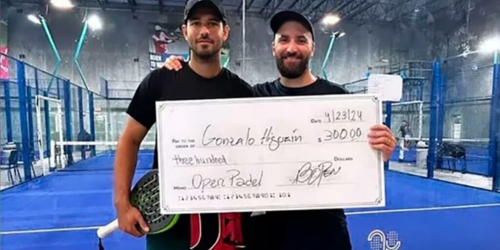 Former Madrid player Gonzalo Higuaín, paddle tennis champion in Miami