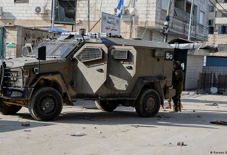 Israeli soldiers kill two Palestinians in the West Bank