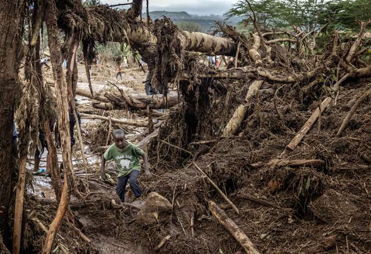 More than 40 dead in Kenya after dam burst