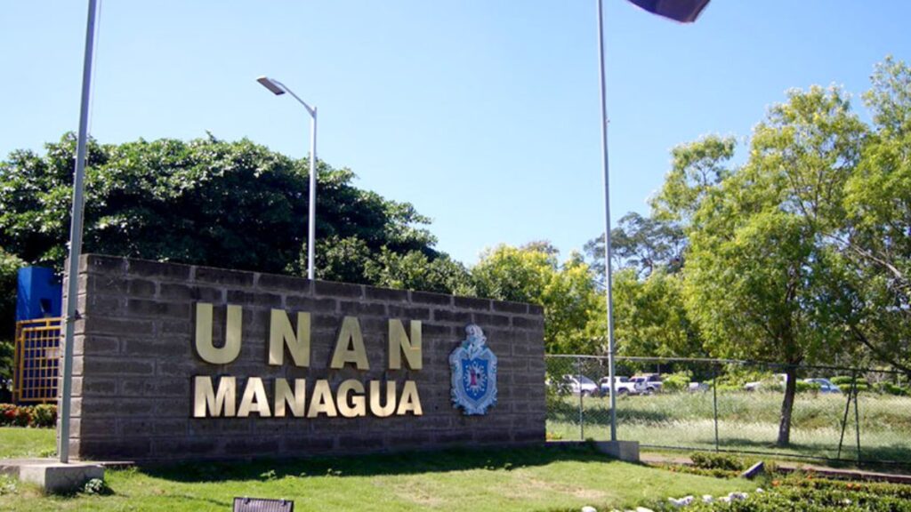 Sandinismo erases the UNAN-Managua motto "To freedom through the University"