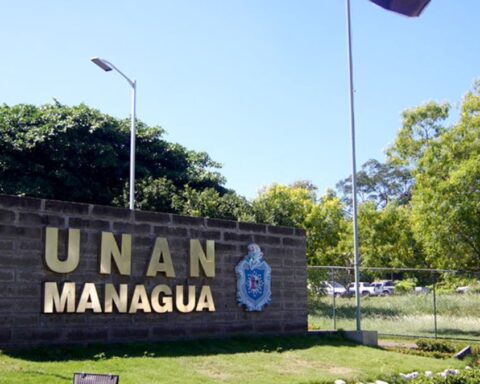 Sandinismo erases the UNAN-Managua motto "To freedom through the University"