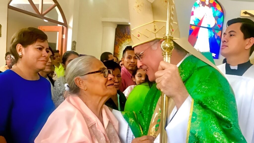 Silvio Báez, the "bishop of the people", turns 66 surrounded by the love and admiration of Nicaraguans