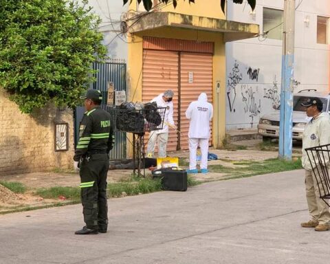 They investigate the death of a man who was stabbed in Villa Primero de Mayo