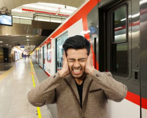 Which is the noisiest metro station in Chile, according to experts
