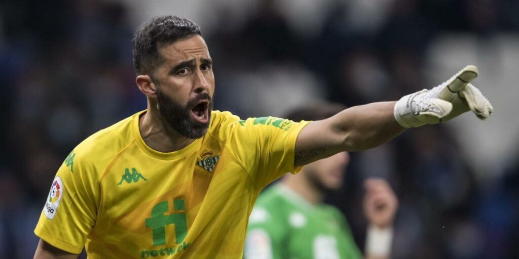 Claudio Bravo will leave Betis, but will not return to Chile