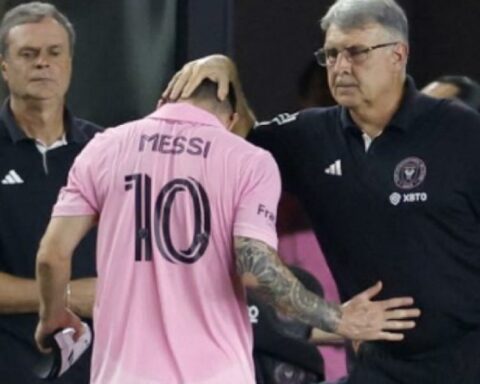 'Tata' Martino explains how Messi is doing with his injury