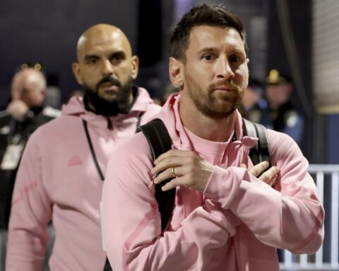 Tata Martino: "Messi couldn't maneuver with his leg"