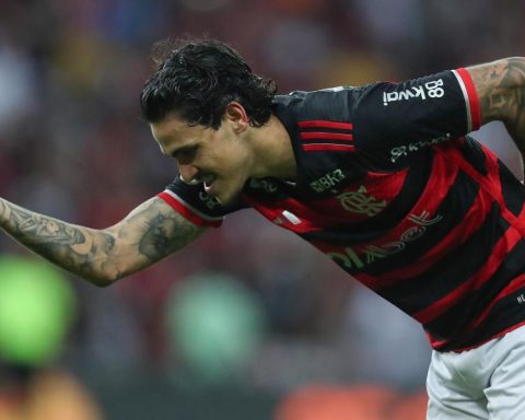 2-1: Flamengo suffers, but is the leader in Brazil