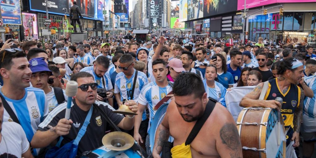 Argentine 'barras' take over Times Square again