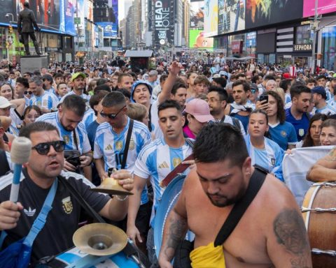 Argentine 'barras' take over Times Square again