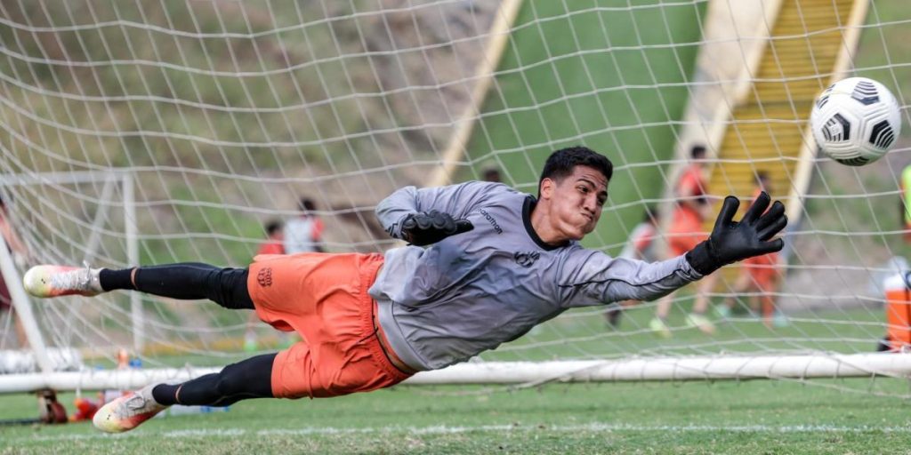 Barcelona goalkeeper from Ecuador dies after being in critical condition