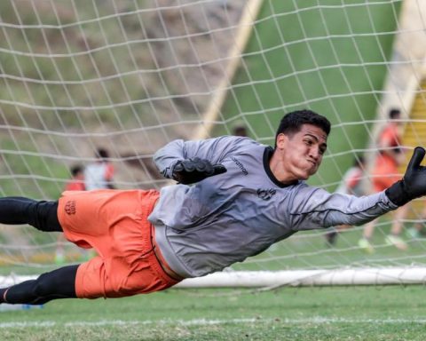 Barcelona goalkeeper from Ecuador dies after being in critical condition