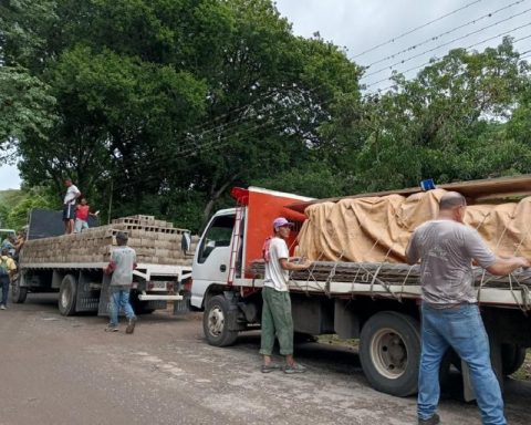 Bertucci brought construction materials to help victims of Cumanacoa
