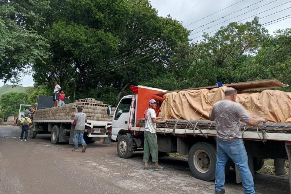 Bertucci brought construction materials to help victims of Cumanacoa