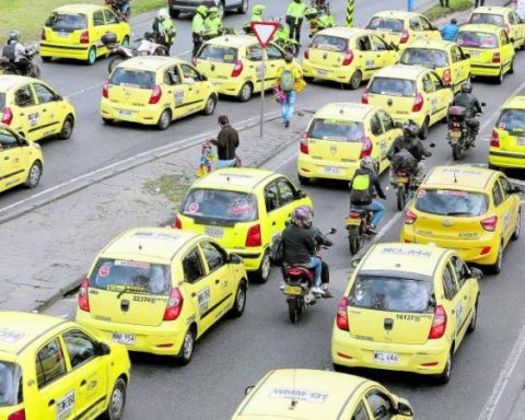 Bogotá Mayor's Office will hold roundtable discussions with taxi drivers this Wednesday, following the strike