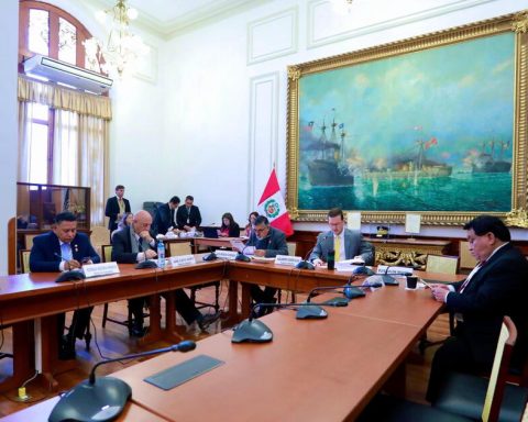 Boluarte's candidate for Comptroller's Office moves forward