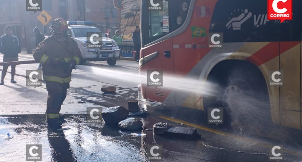 Bus tire catches fire in the middle of the trip and more than 60 passengers have a scare in La Oroya