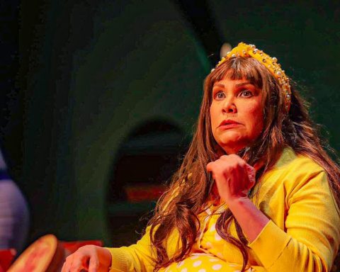 Carmen Rosa Molina makes a grand return to the theatre as Dora in “La Lechuga”