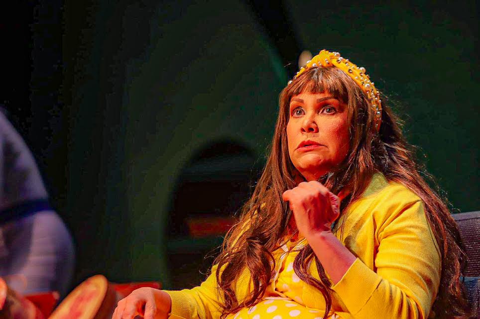 Carmen Rosa Molina makes a grand return to the theatre as Dora in “La Lechuga”