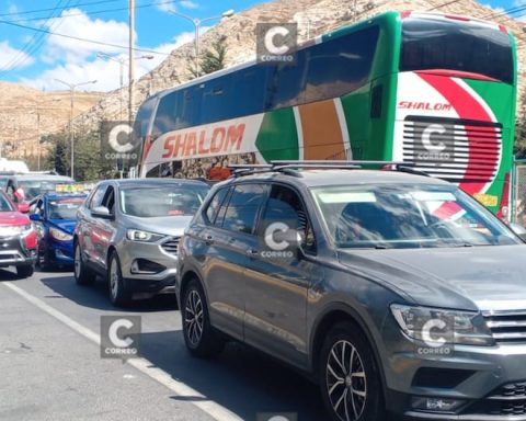 Central Highway collapses due to the passage of hundreds of units from Lima to the center of the country