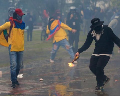 Clashes at a student protest in Bogotá on Friday left five injured