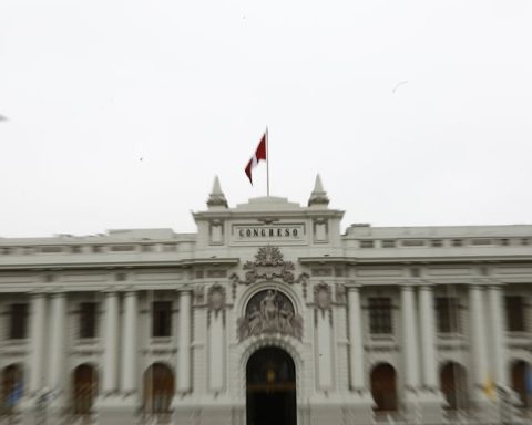 Congress paid bonuses to 87 former workers due to administrative error