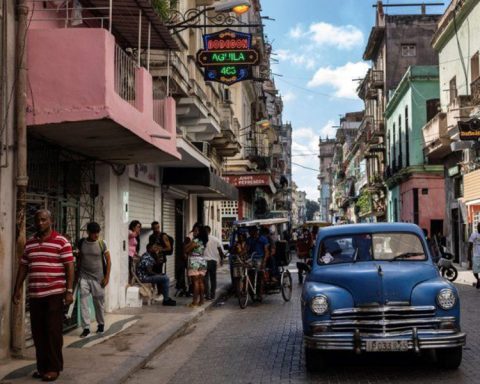 Cuba sends messages of unity and criticism of the United States