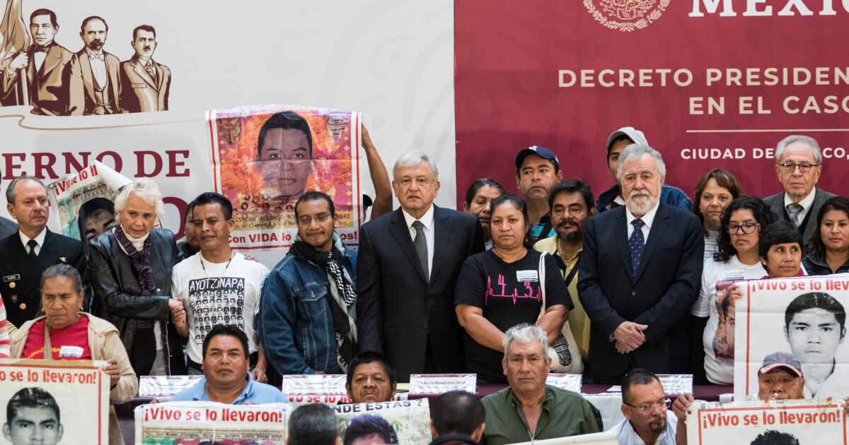 Decentralization and Ayotzinapa, the pending tasks that AMLO has already entrusted to Sheinbaum